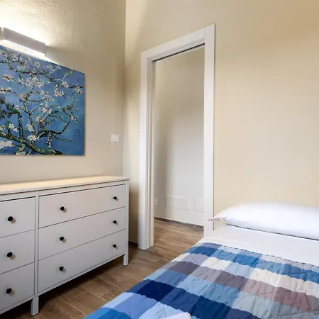 Hostdomus - Eden Free Garage