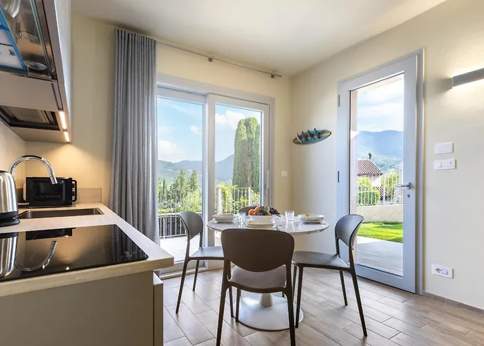 Hostdomus - Eden Free Garage